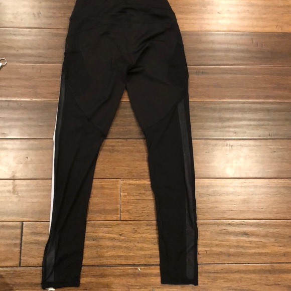 Mesh Workout Leggings with pockets - Picture 3 of 4